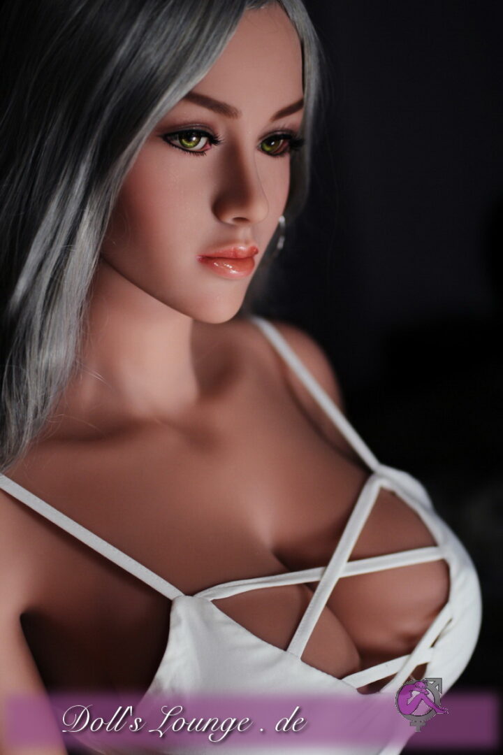 Doll's Lounge optimierte Lovedoll Sandy Mei. Du suchst eine große Puppe mit üppiger Oberweite, dann bist Du mit Sandy Mei bestens beraten! 168cm
